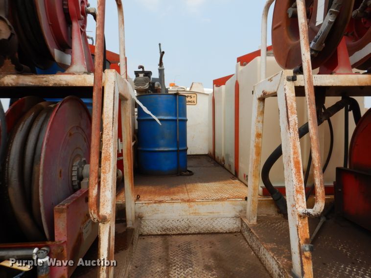 image for item IQ9743 1987 International S1700  fuel / lube truck