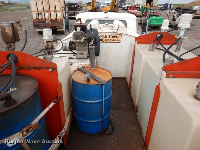 image for item IQ9743 1987 International S1700  fuel / lube truck