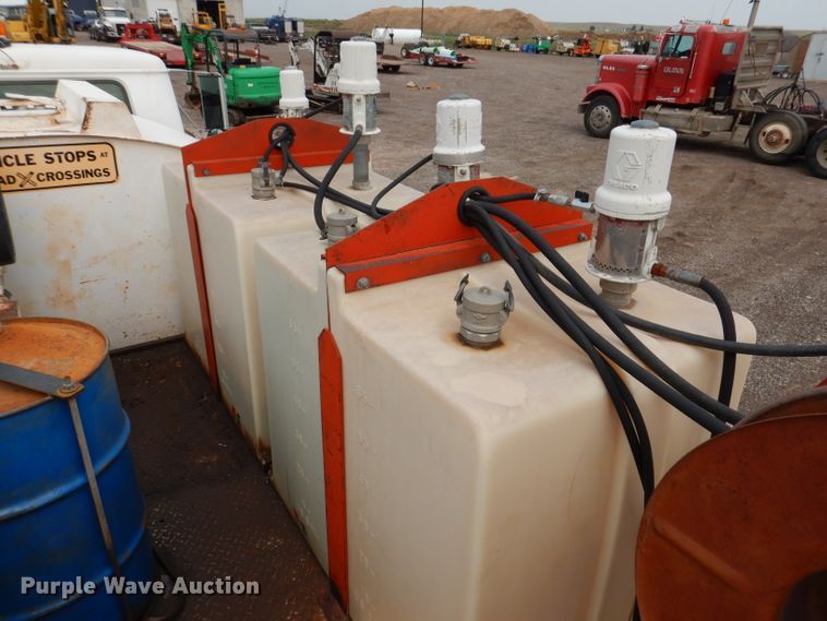 image for item IQ9743 1987 International S1700  fuel / lube truck