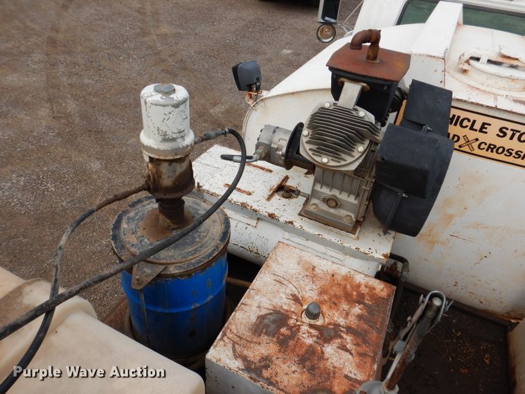 image for item IQ9743 1987 International S1700  fuel / lube truck