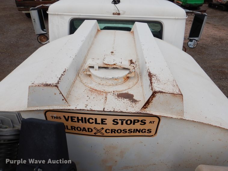 image for item IQ9743 1987 International S1700  fuel / lube truck