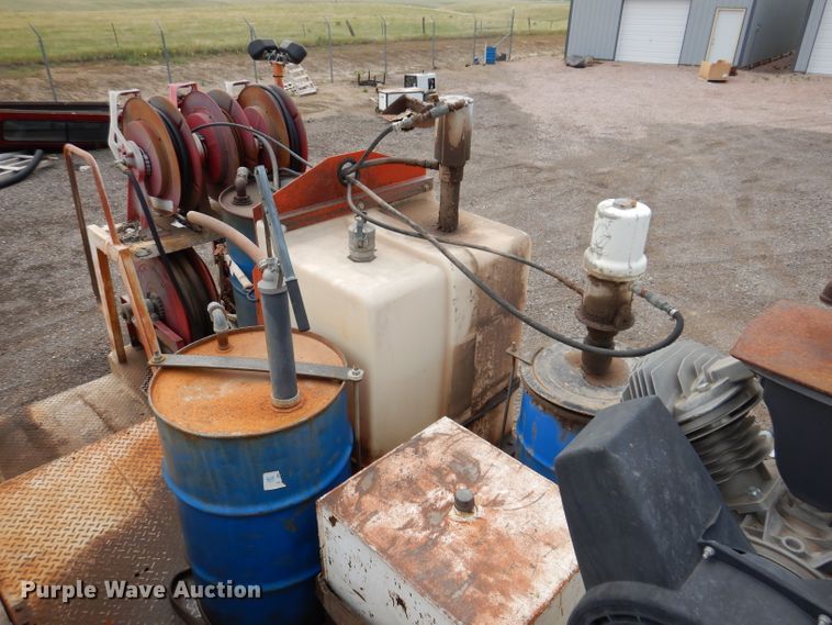 image for item IQ9743 1987 International S1700  fuel / lube truck