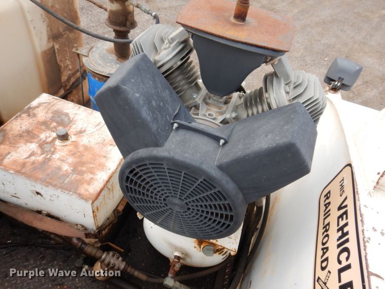 image for item IQ9743 1987 International S1700  fuel / lube truck