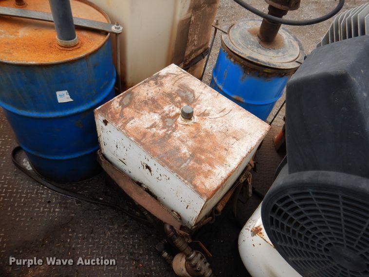 image for item IQ9743 1987 International S1700  fuel / lube truck