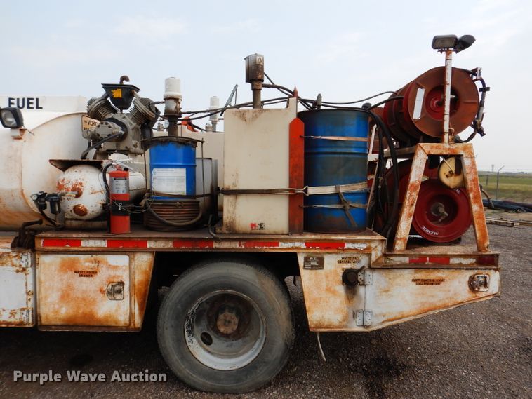 image for item IQ9743 1987 International S1700  fuel / lube truck