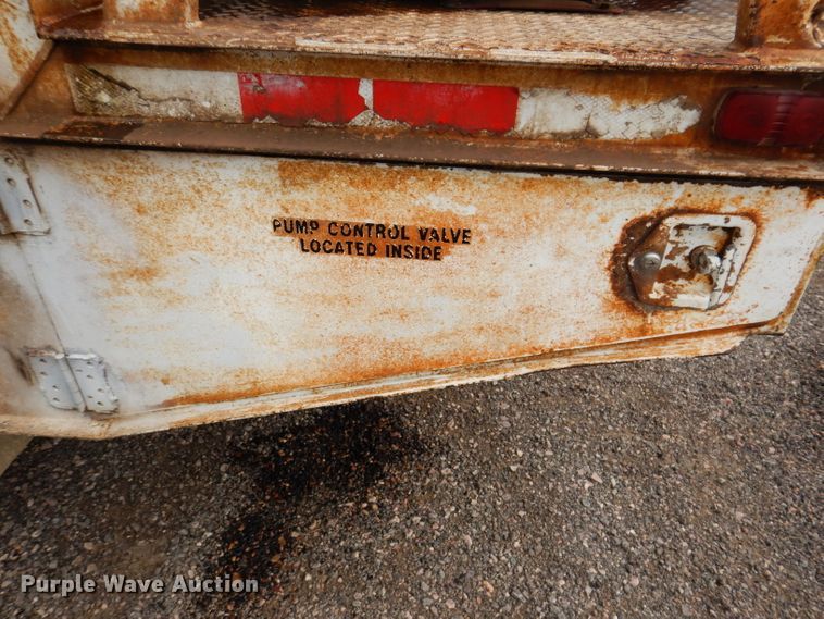 image for item IQ9743 1987 International S1700  fuel / lube truck