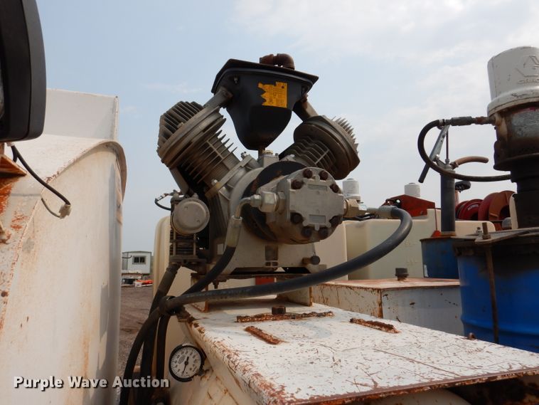 image for item IQ9743 1987 International S1700  fuel / lube truck