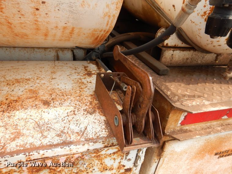 image for item IQ9743 1987 International S1700  fuel / lube truck