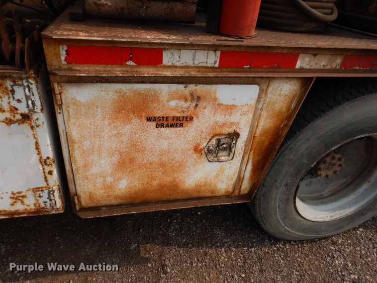 image for item IQ9743 1987 International S1700  fuel / lube truck