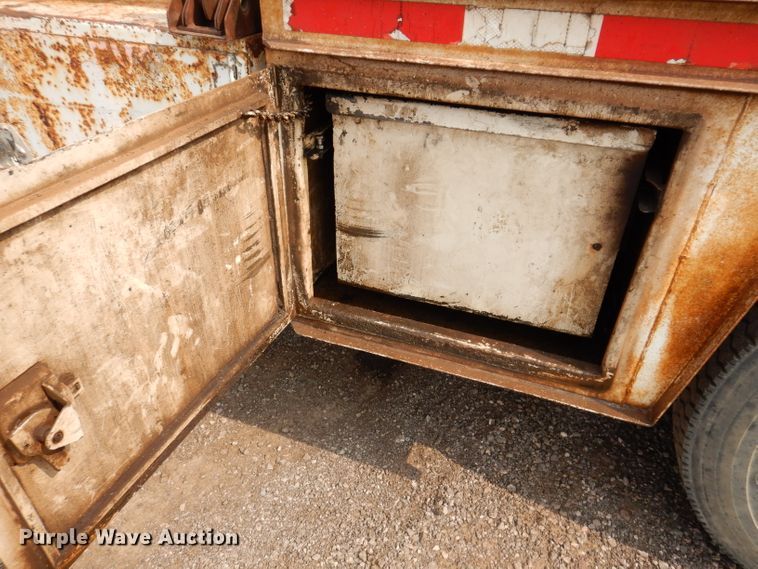 image for item IQ9743 1987 International S1700  fuel / lube truck