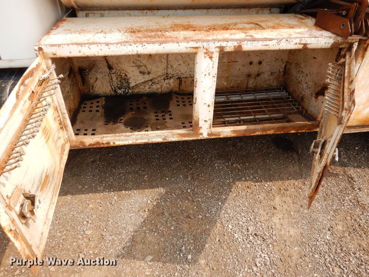 image for item IQ9743 1987 International S1700  fuel / lube truck