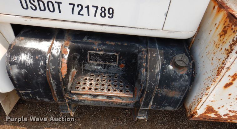 image for item IQ9743 1987 International S1700  fuel / lube truck