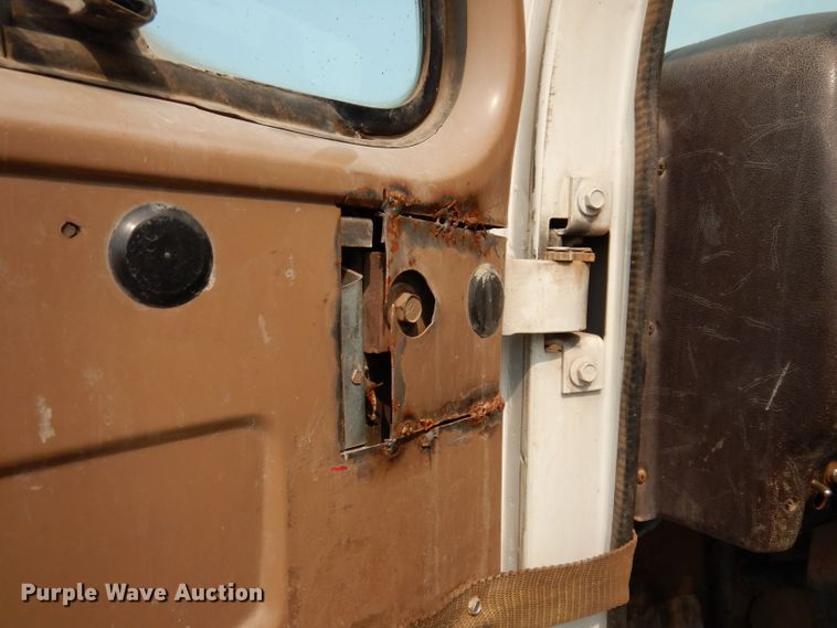 image for item IQ9743 1987 International S1700  fuel / lube truck