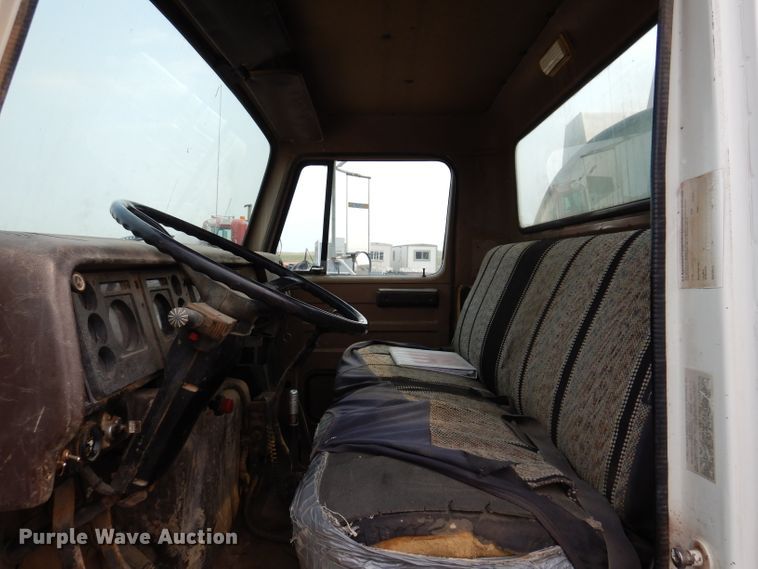 image for item IQ9743 1987 International S1700  fuel / lube truck