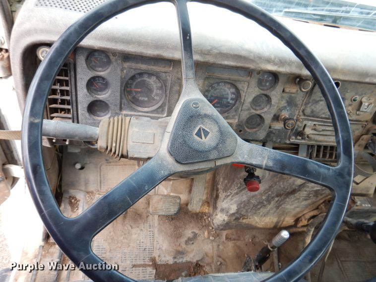 image for item IQ9743 1987 International S1700  fuel / lube truck