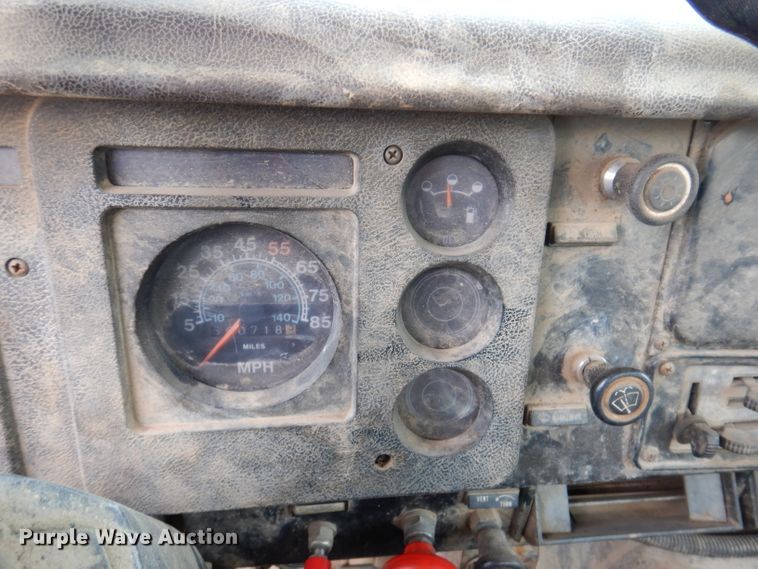 image for item IQ9743 1987 International S1700  fuel / lube truck