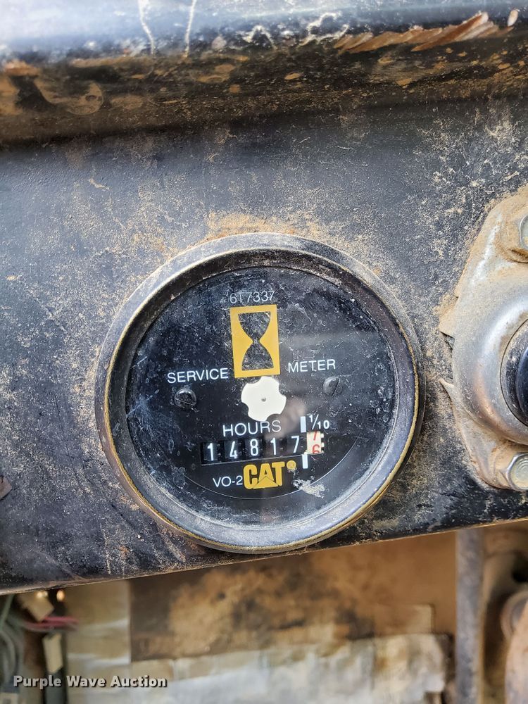 image for item IQ9743 1987 International S1700  fuel / lube truck