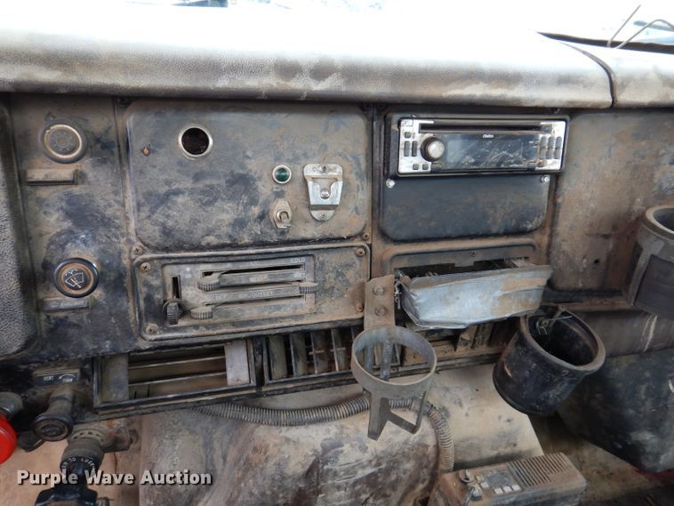 image for item IQ9743 1987 International S1700  fuel / lube truck