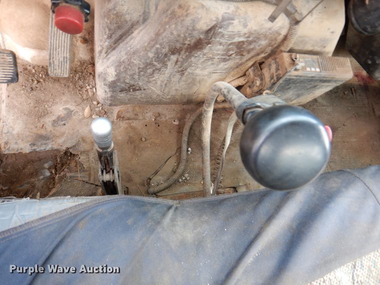 image for item IQ9743 1987 International S1700  fuel / lube truck