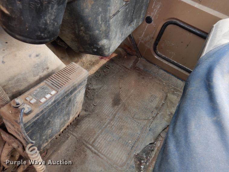 image for item IQ9743 1987 International S1700  fuel / lube truck