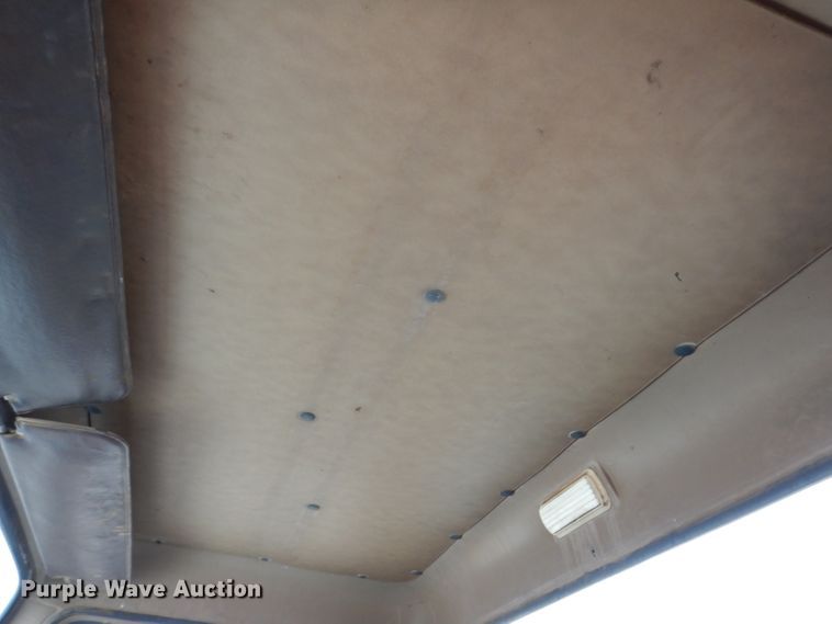 image for item IQ9743 1987 International S1700  fuel / lube truck