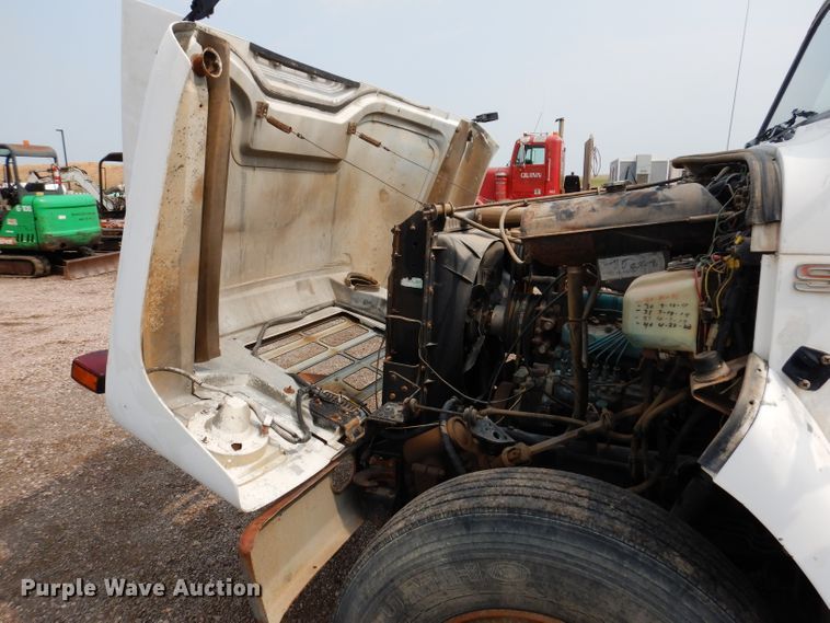 image for item IQ9743 1987 International S1700  fuel / lube truck