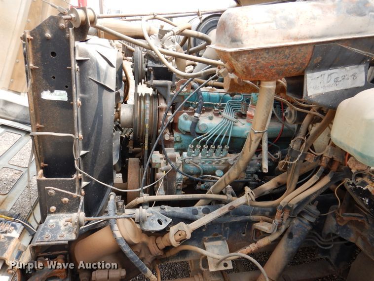 image for item IQ9743 1987 International S1700  fuel / lube truck