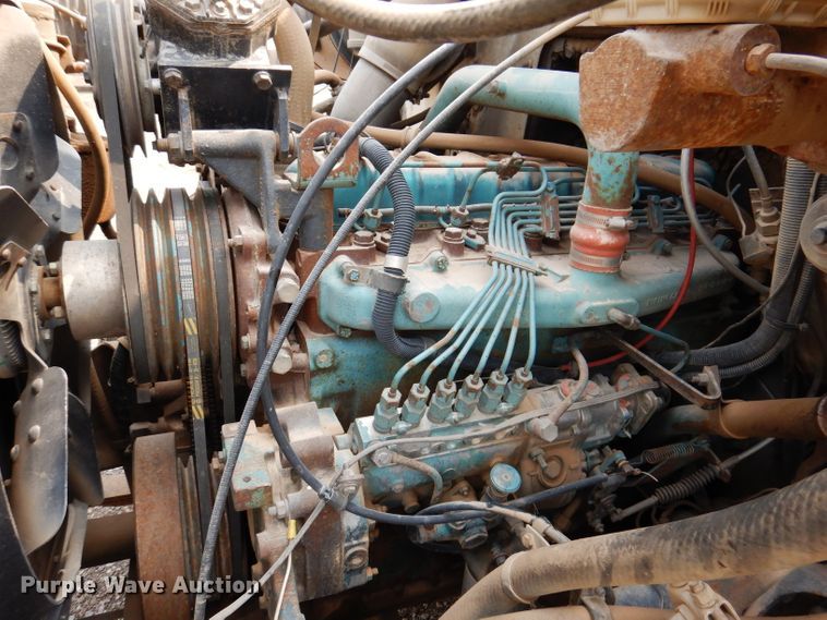 image for item IQ9743 1987 International S1700  fuel / lube truck