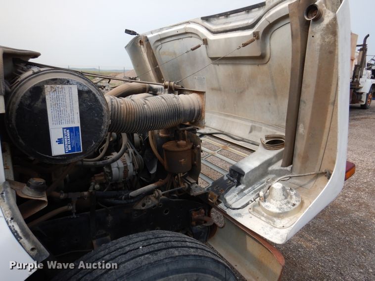 image for item IQ9743 1987 International S1700  fuel / lube truck