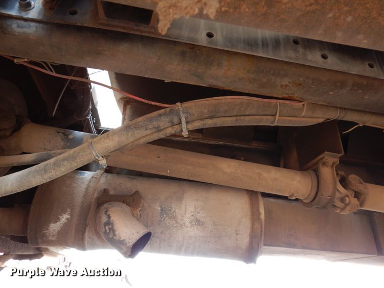 image for item IQ9743 1987 International S1700  fuel / lube truck