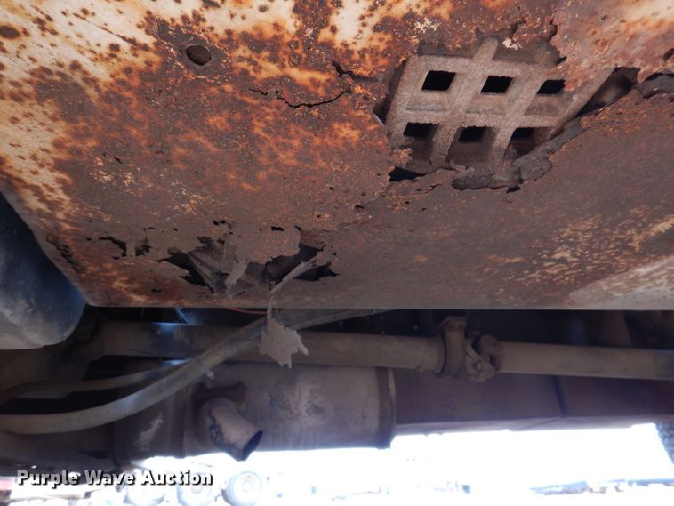 image for item IQ9743 1987 International S1700  fuel / lube truck