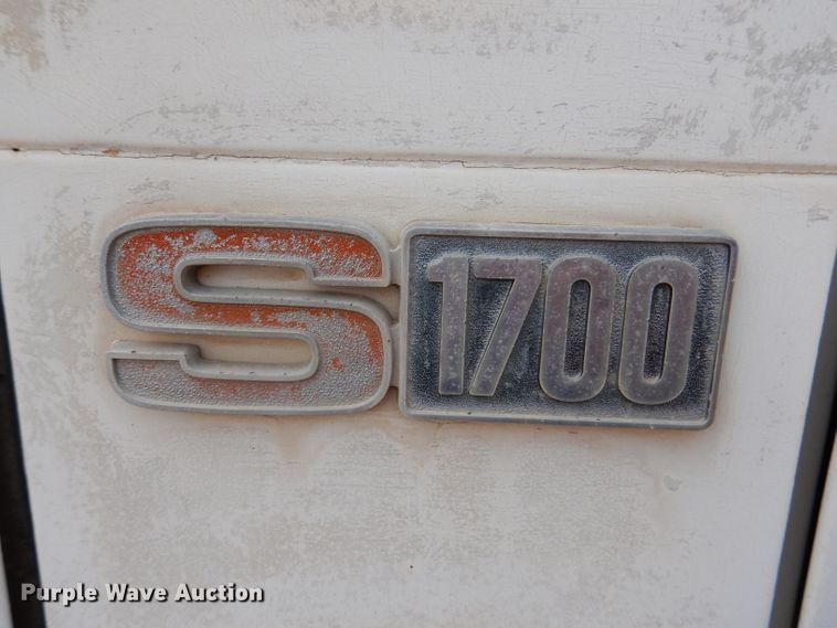 image for item IQ9743 1987 International S1700  fuel / lube truck