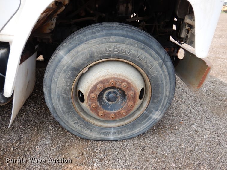 image for item IQ9743 1987 International S1700  fuel / lube truck