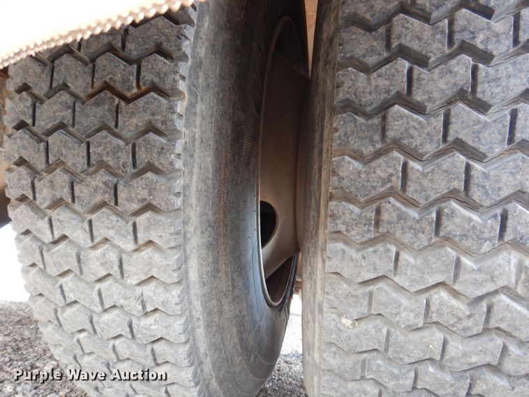 image for item IQ9743 1987 International S1700  fuel / lube truck