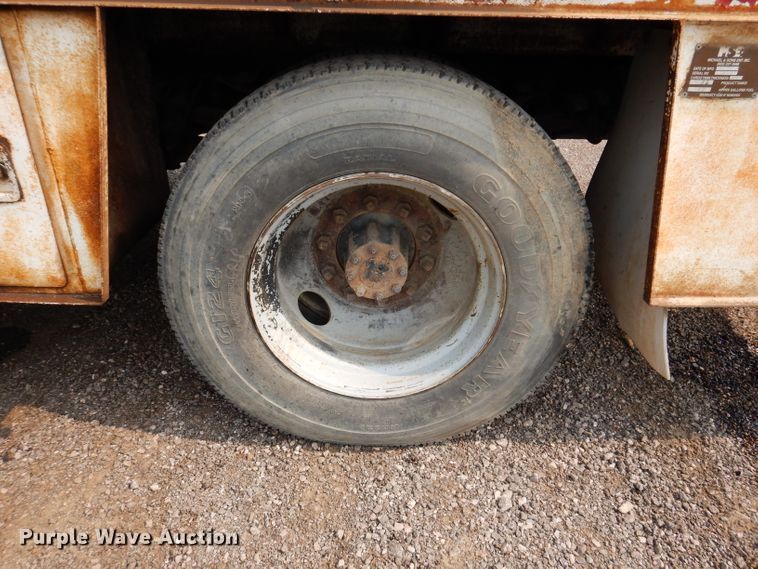 image for item IQ9743 1987 International S1700  fuel / lube truck