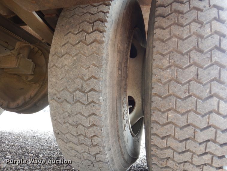 image for item IQ9743 1987 International S1700  fuel / lube truck