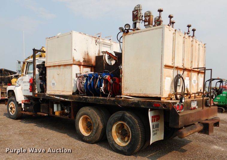 image for item IQ9744 1979 Ford 8000  fuel / lube truck