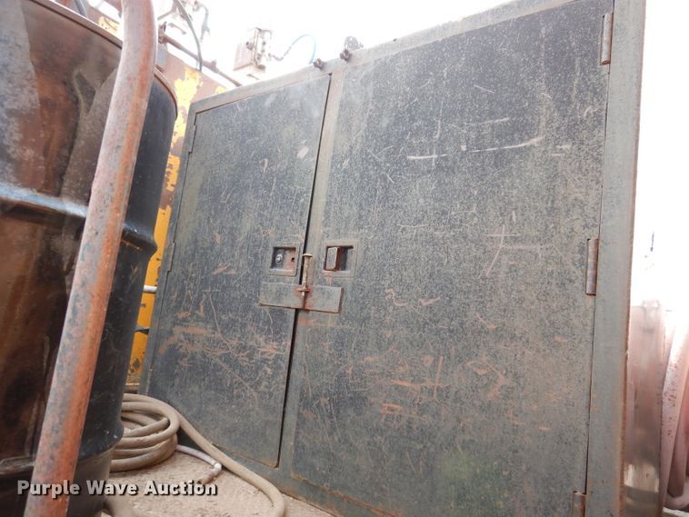 image for item IQ9744 1979 Ford 8000  fuel / lube truck