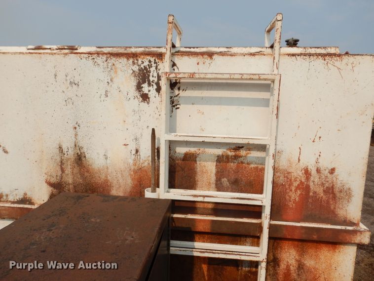 image for item IQ9744 1979 Ford 8000  fuel / lube truck