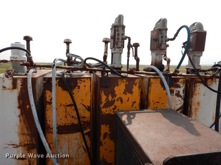 image for item IQ9744 1979 Ford 8000  fuel / lube truck