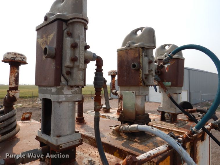 image for item IQ9744 1979 Ford 8000  fuel / lube truck