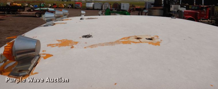 image for item IQ9744 1979 Ford 8000  fuel / lube truck