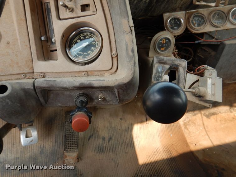 image for item IQ9744 1979 Ford 8000  fuel / lube truck