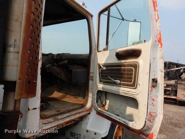 image for item IQ9744 1979 Ford 8000  fuel / lube truck