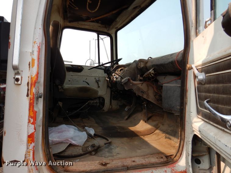 image for item IQ9744 1979 Ford 8000  fuel / lube truck