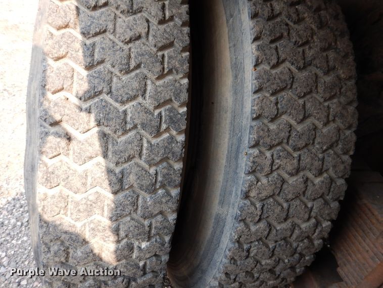 image for item IQ9744 1979 Ford 8000  fuel / lube truck