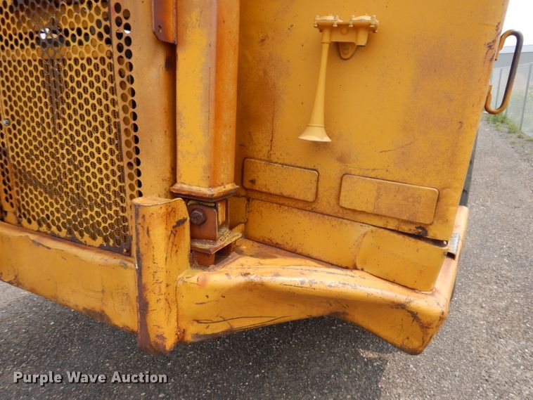 image for item IQ9745 1972 Caterpillar 613B  elevating scraper