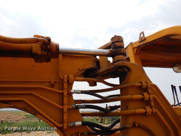 image for item IQ9745 1972 Caterpillar 613B  elevating scraper