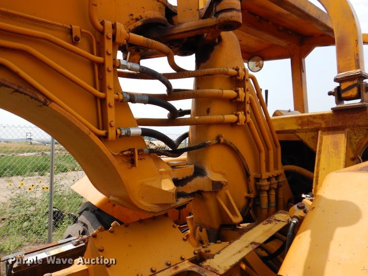 image for item IQ9745 1972 Caterpillar 613B  elevating scraper