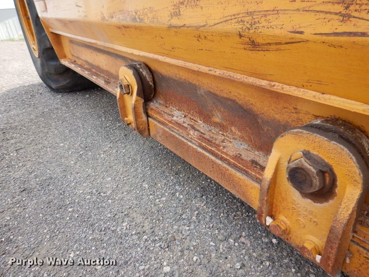 image for item IQ9745 1972 Caterpillar 613B  elevating scraper